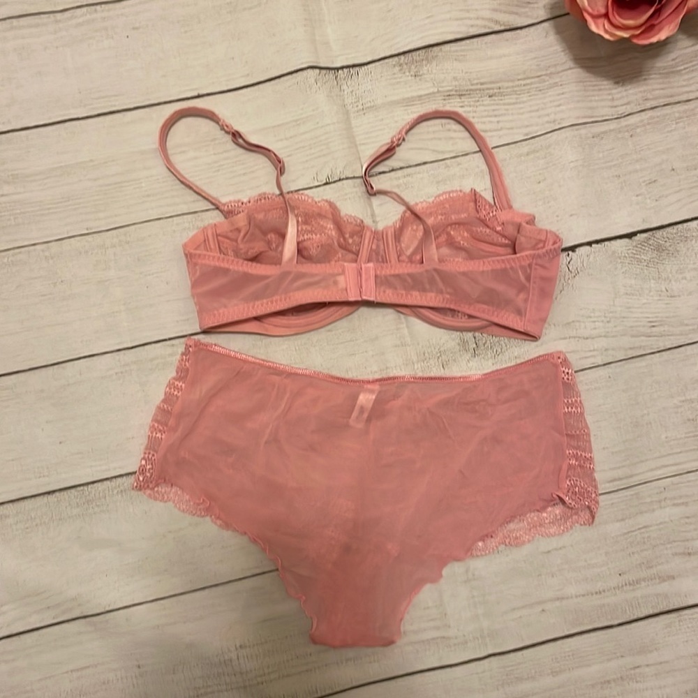 NWOT Victorias Secret bra w/coordinating panty. Sizes 38D and XL.​​​​ - Picture 6 of 11